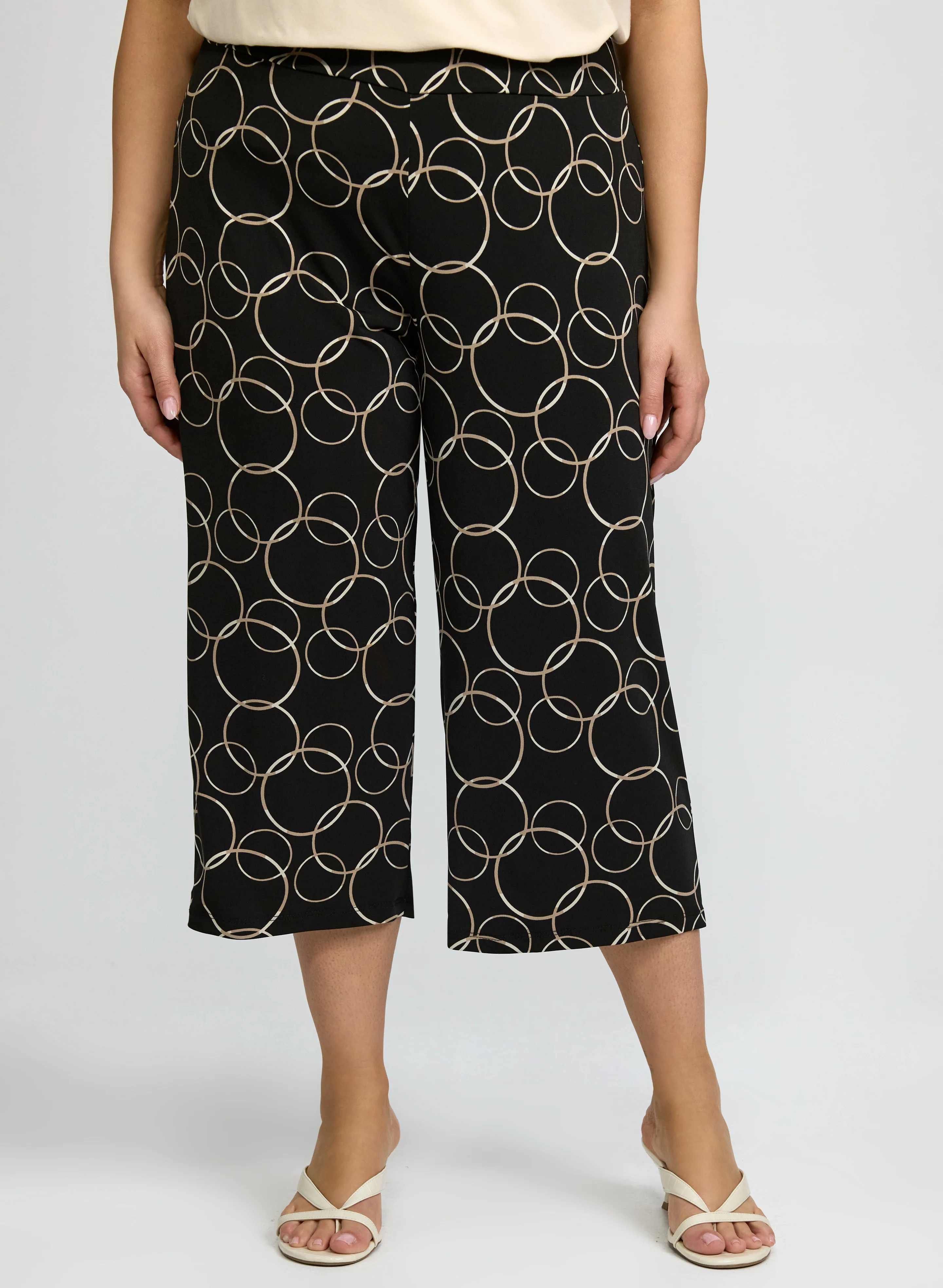 Circle Print Capris