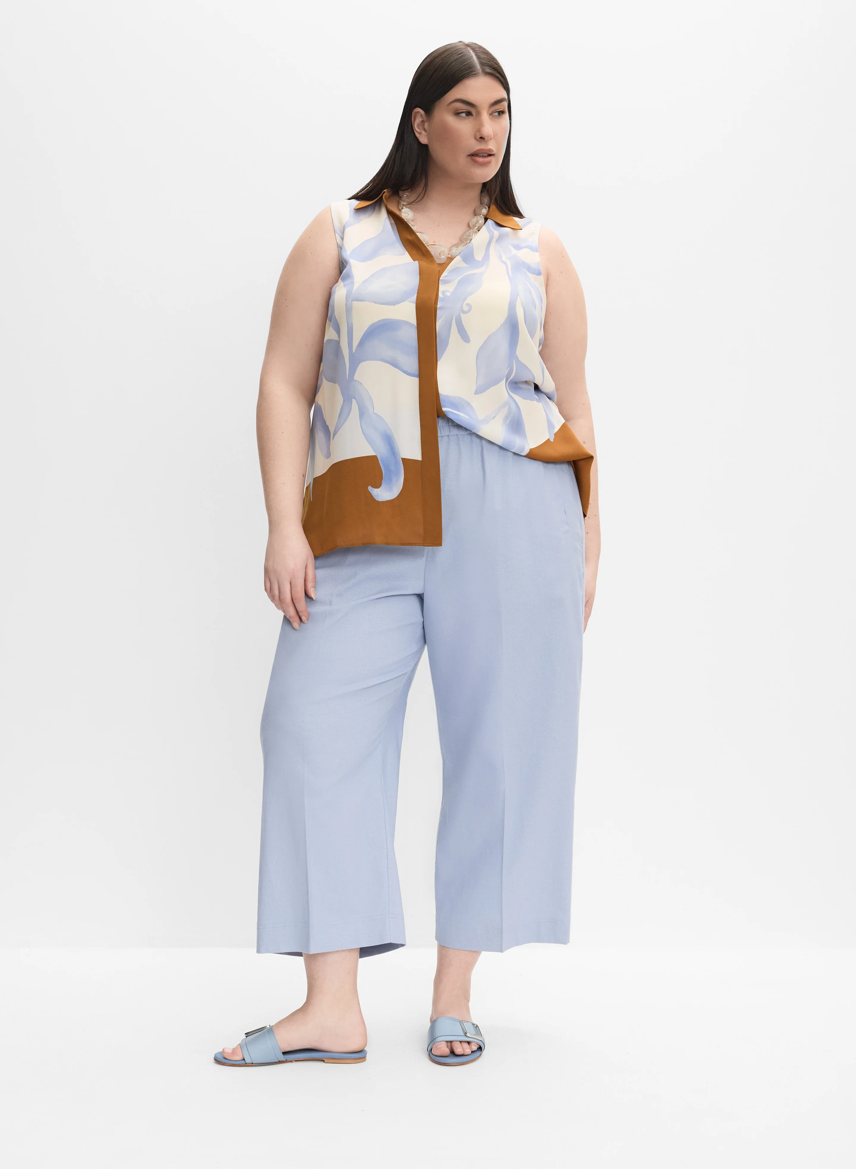 Melanie Lyne - Floral Sleeveless Blouse - Image 2