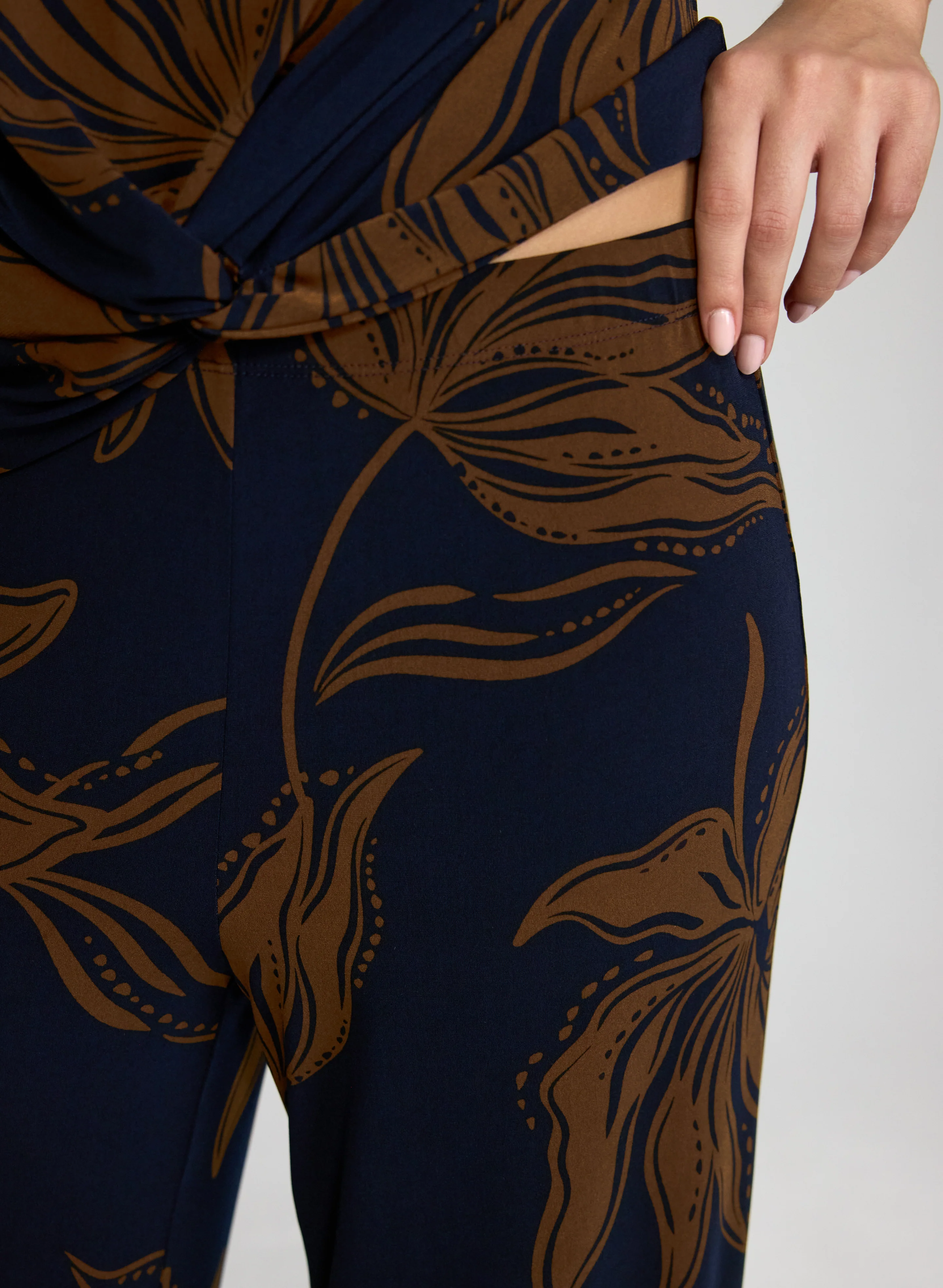 Floral Wide-Leg Pants - Image 4