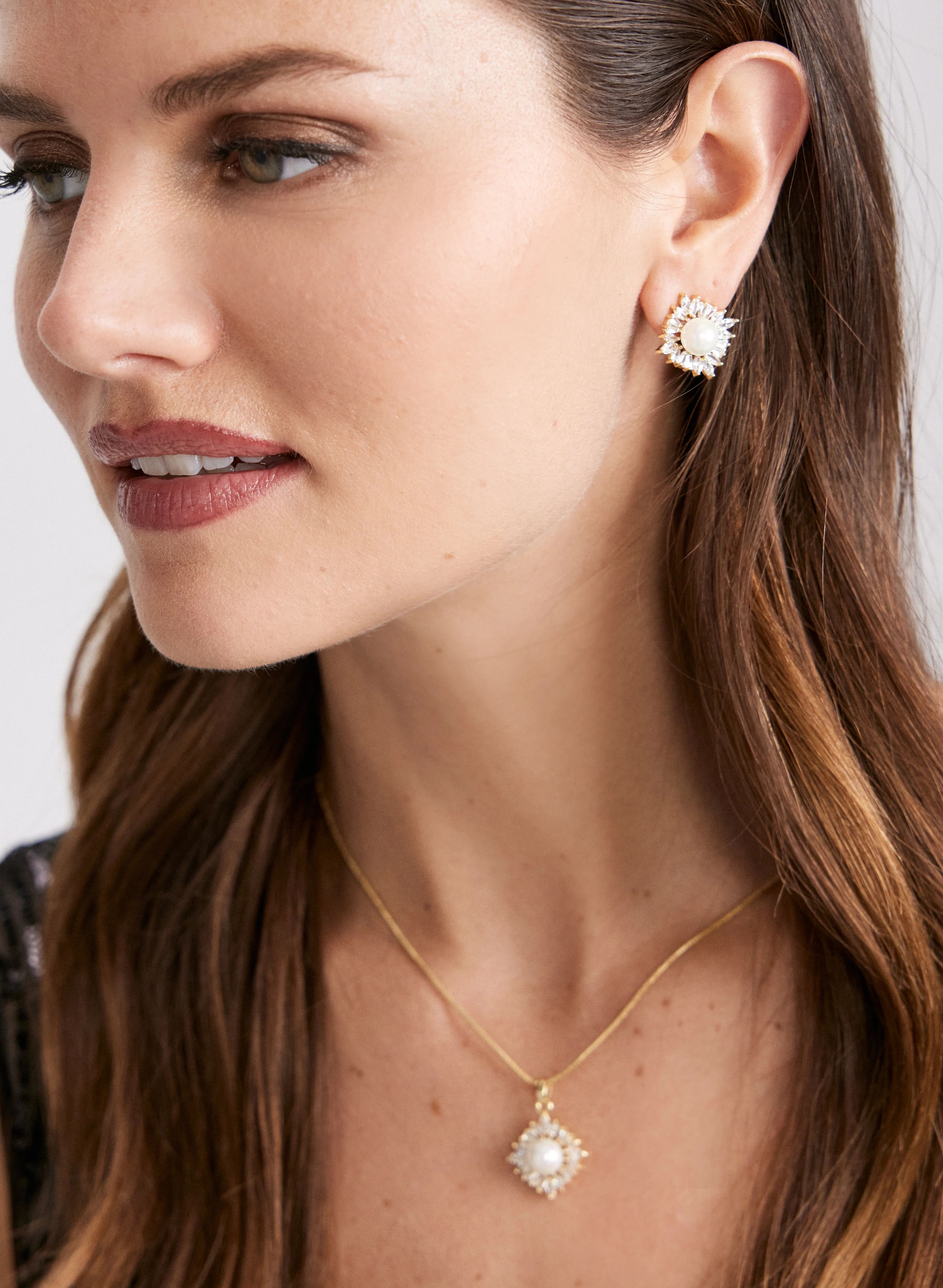 Pearl Centre Argyle Stud Earrings - Image 3