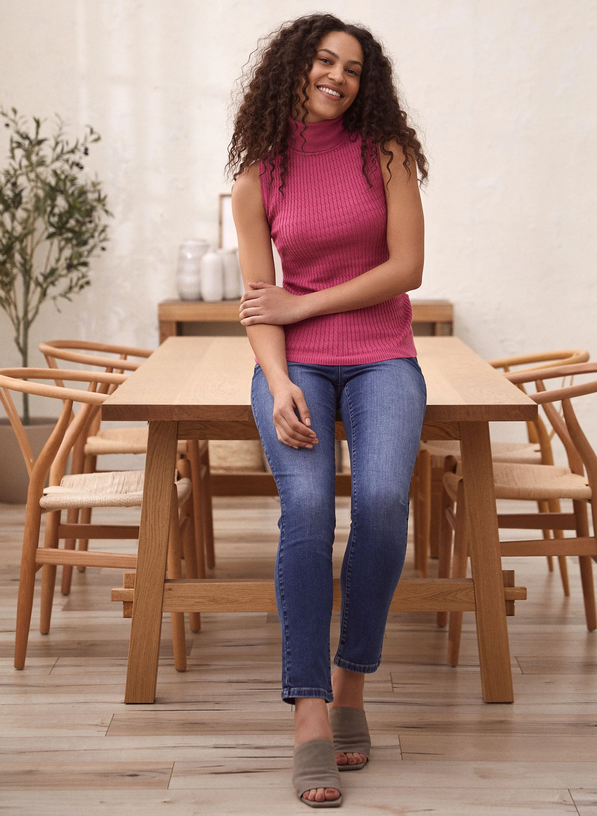 Sleeveless Turtleneck Sweater - Image 5