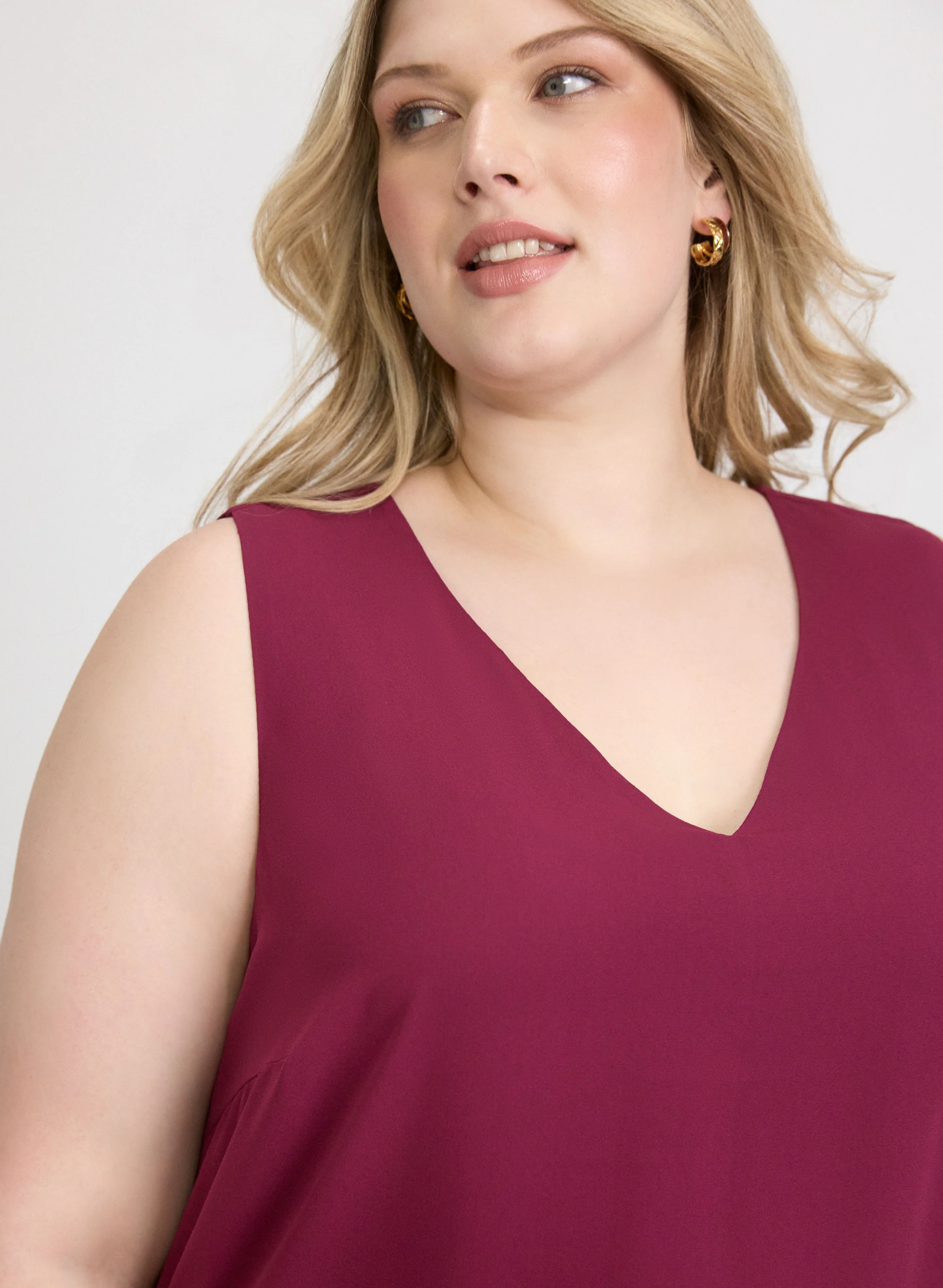 Sleeveless V-Neck Blouse - Image 12