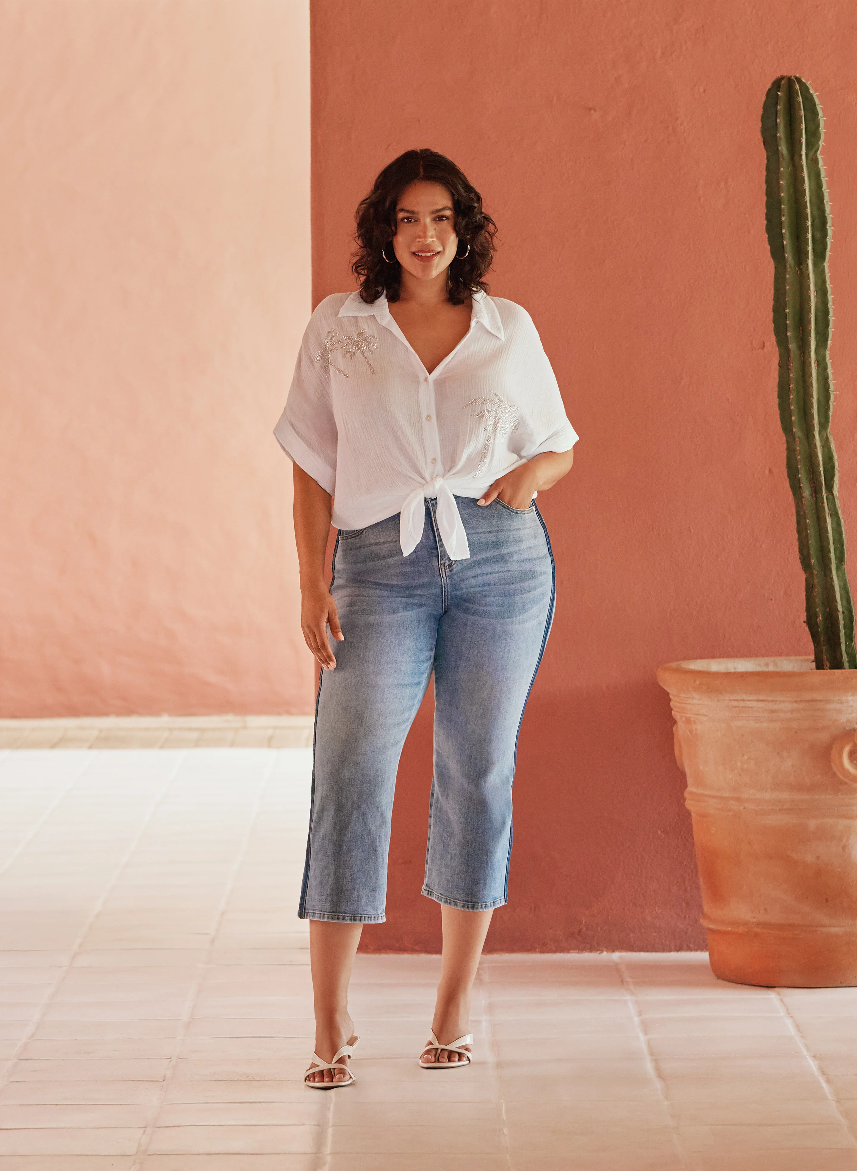 Contrast Denim Capris - Image 3