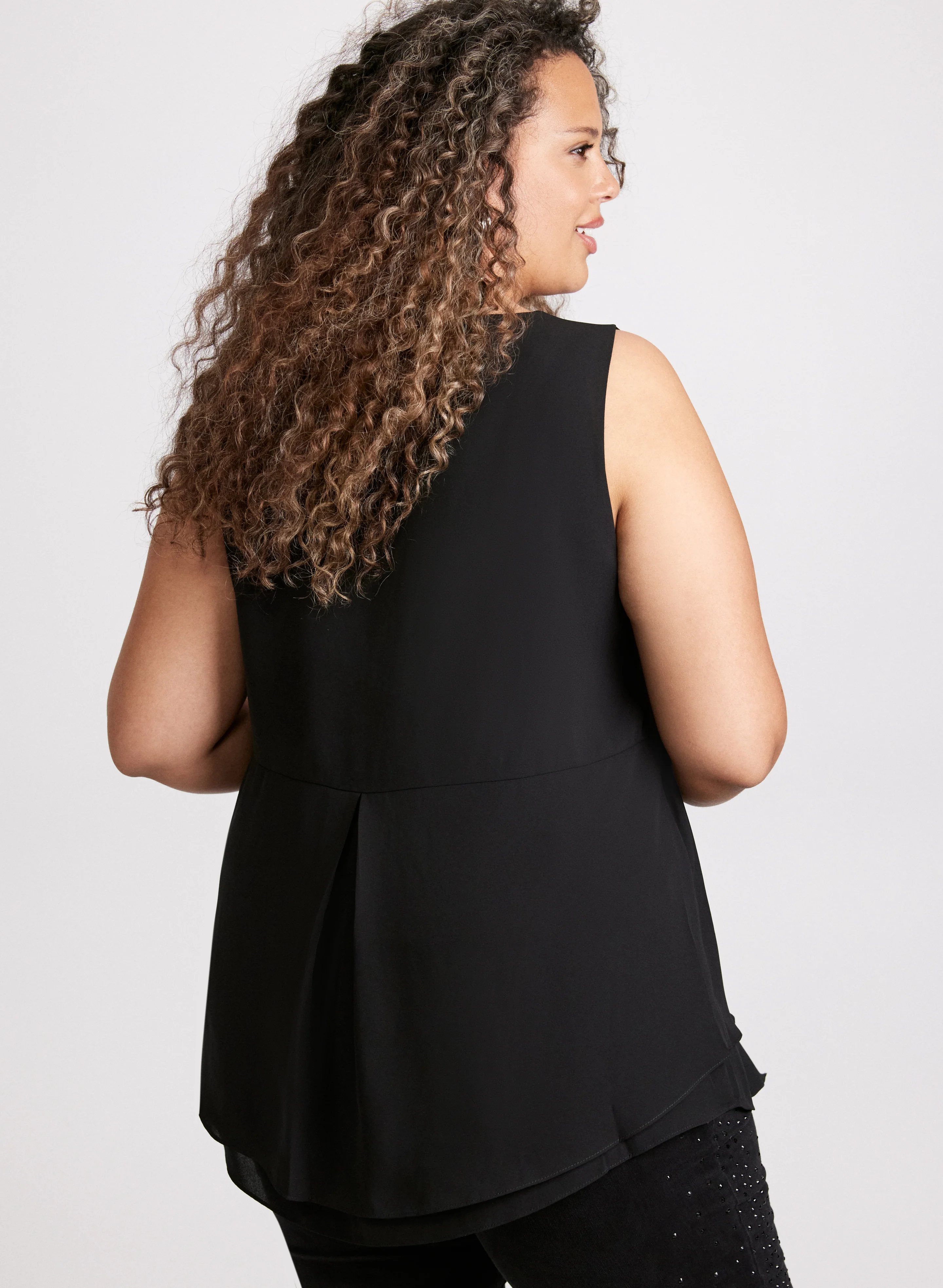 V-Neck Sleeveless Layered Blouse - Image 4